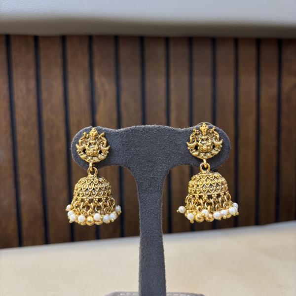 Ear-6