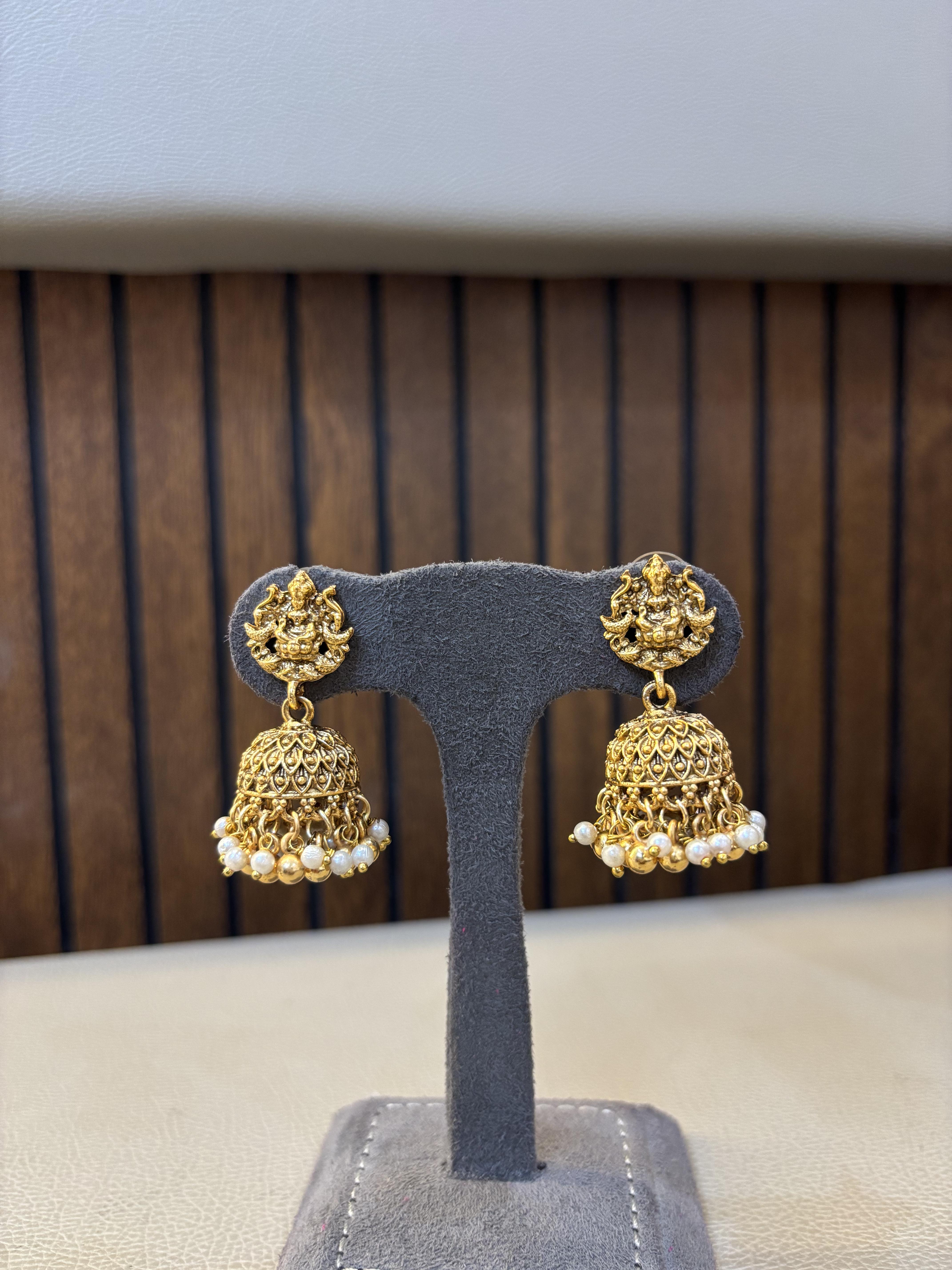 Ear-6