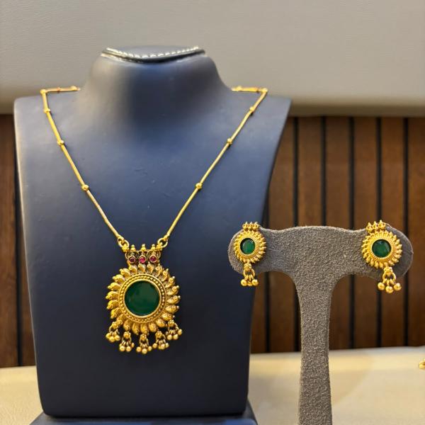 Royal Green Antique Jewellery Set